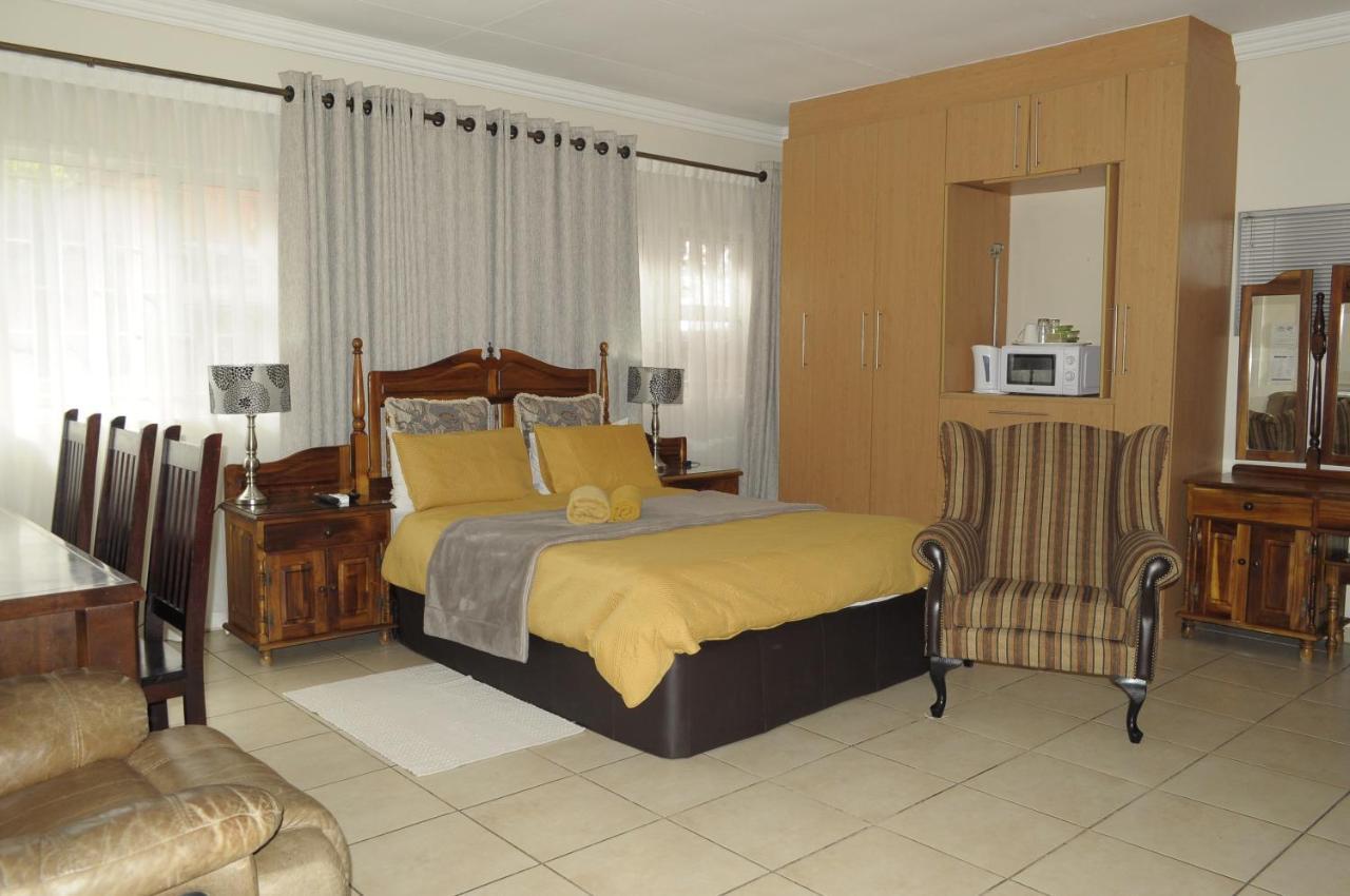 @Home Guest House Rustenburg Exterior foto