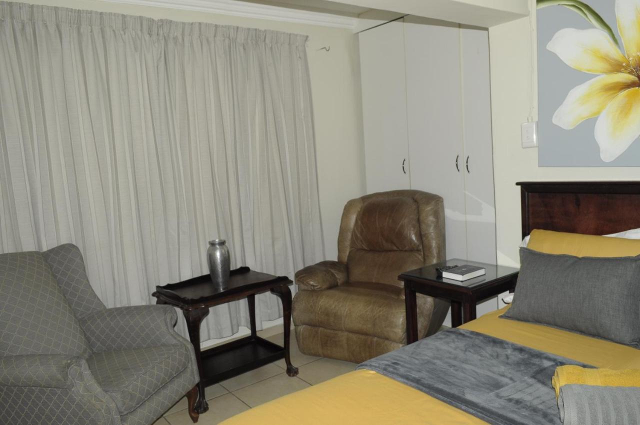 @Home Guest House Rustenburg Exterior foto