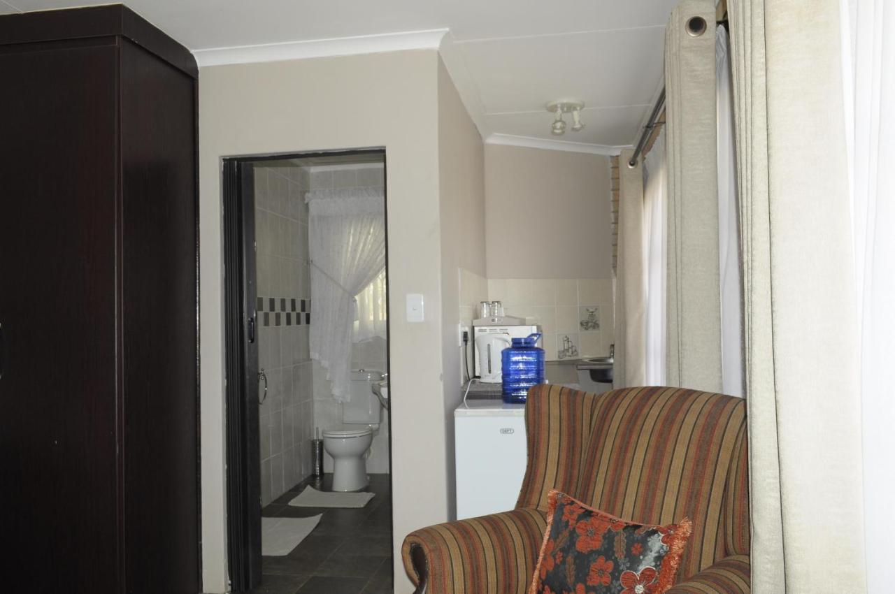 @Home Guest House Rustenburg Exterior foto